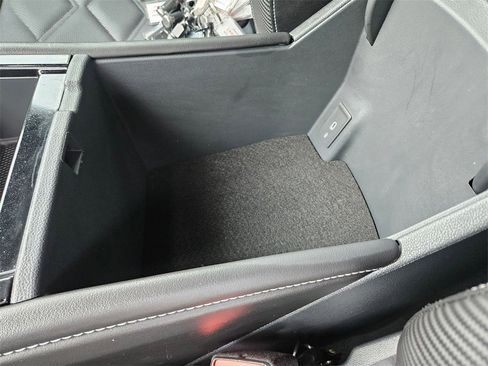 Used 2025 Volkswagen Atlas Cross Sport SE image 27