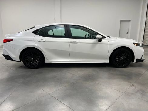 Used 2025 Toyota Camry SE image 8