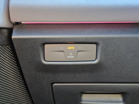 New 2026 Volkswagen Tiguan SE R-Line image 32