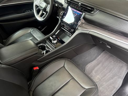 Used 2025 Jeep Grand Cherokee L Limited w/ Luxury Tech Group II AWD/4WD image 19