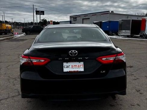Used 2018 Toyota Camry LE image 6