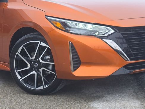 Used 2025 Nissan Sentra SR w/ SR Premium Package image 3