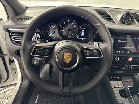 Certified 2025 Porsche Macan image 22