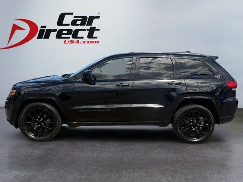 Used 2017 Jeep Grand Cherokee Altitude AWD/4WD image 3