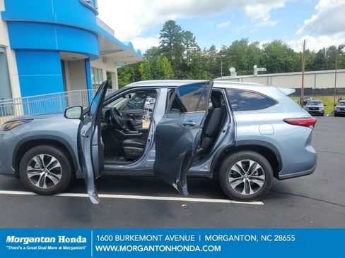 Used 2023 Toyota Highlander XLE FWD image 7