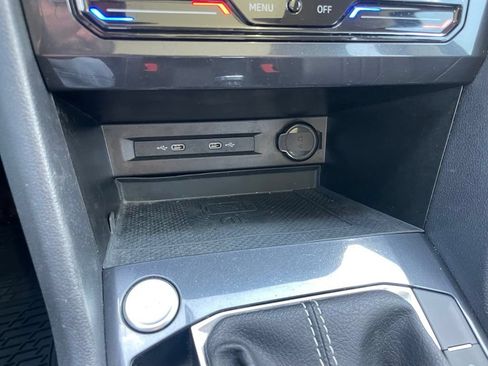 Used 2022 Volkswagen Tiguan SE w/ Panoramic Sunroof Package AWD/4WD image 12
