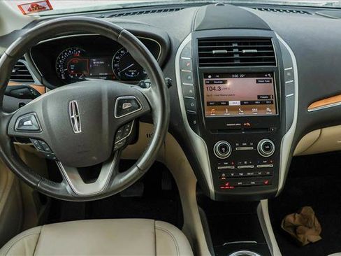 Used 2019 Lincoln MKC Select image 23