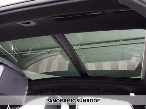 Used 2025 Porsche Macan image 4