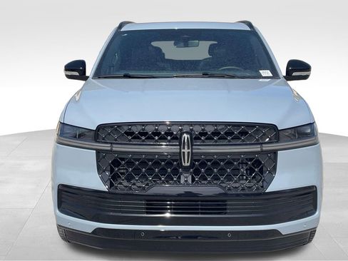 New 2026 Lincoln Navigator Reserve w/ Jet Appearance Package AWD/4WD image 8