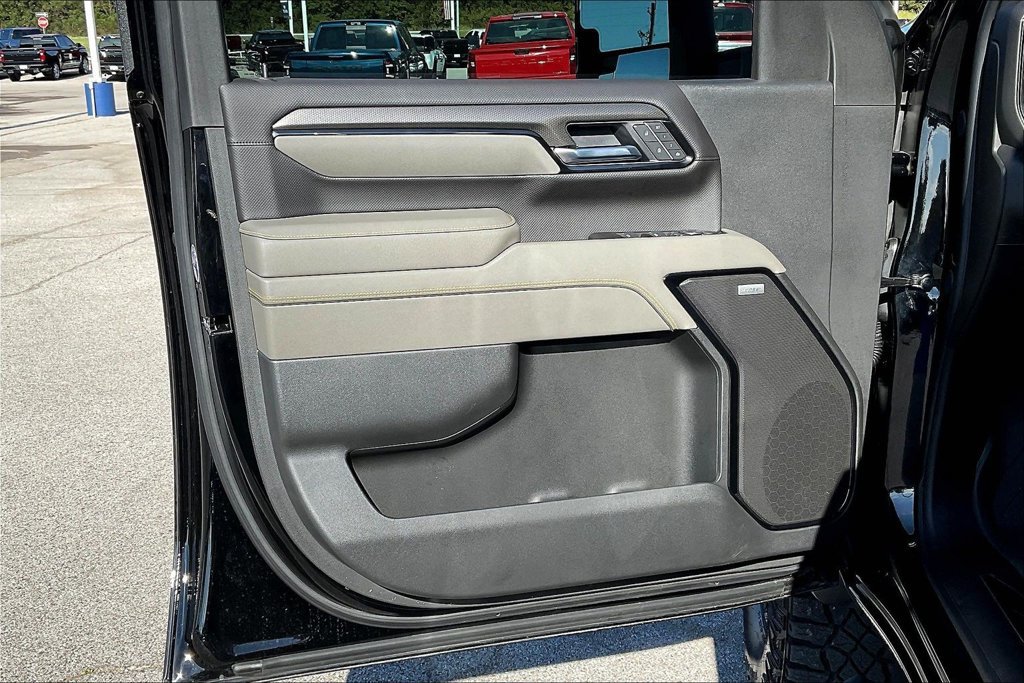 Used 2025 Chevrolet Silverado 2500 ZR2 w/ Technology Package AWD/4WD image 18
