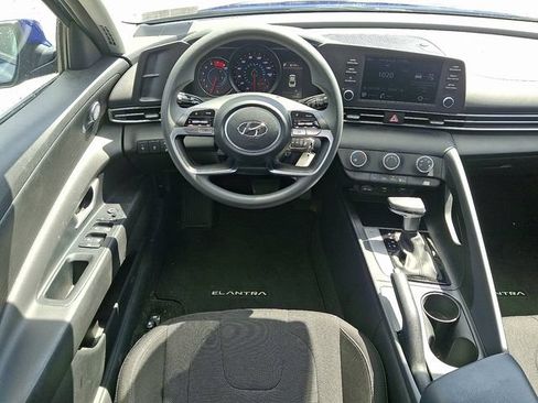 Certified 2022 Hyundai Elantra SE FWD image 11