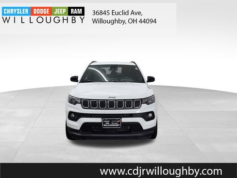 Used 2024 Jeep Compass Latitude AWD/4WD image 2