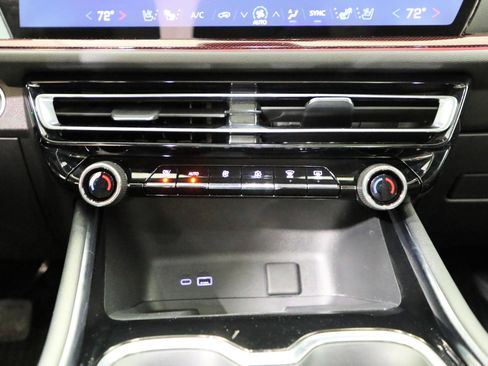 Used 2024 Chevrolet Traverse RS image 9