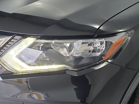 Certified 2019 Nissan Rogue SV w/ Sun & Sound Touring Package image 31