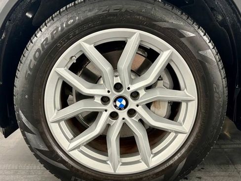 Used 2021 BMW X5 xDrive40i w/ Premium Package image 11