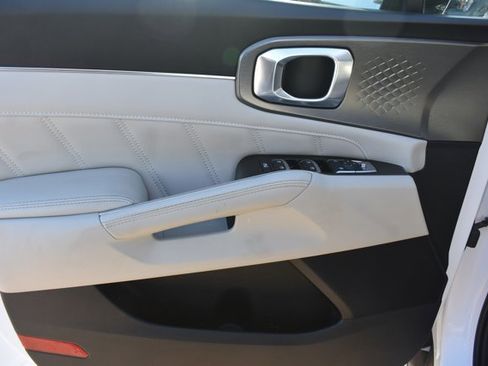 Used 2021 Kia Sorento SX image 12