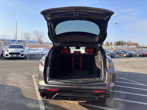 Certified 2024 Alfa Romeo Stelvio Veloce image 33