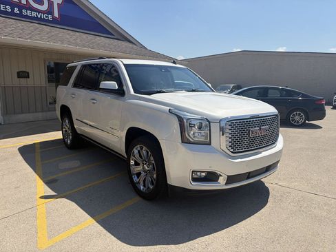 Used 2015 GMC Yukon Denali w/ Touring Package AWD/4WD image 3