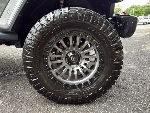 Used 2023 Jeep Gladiator Rubicon w/ LED Lighting Group AWD/4WD image 12