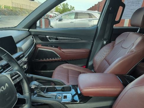 Used 2024 Kia Telluride EX w/ EX Captain's Chair Package AWD/4WD image 6