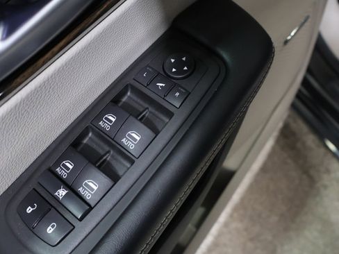 Used 2022 Chrysler Pacifica Limited image 16