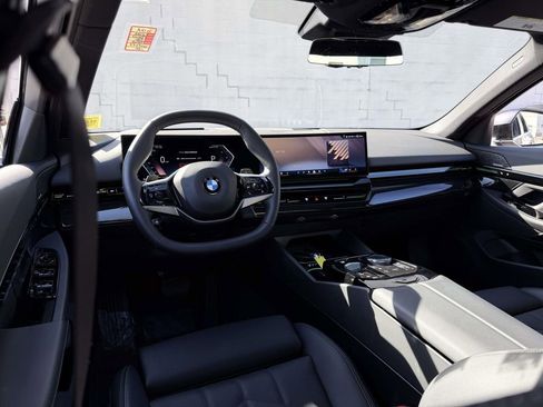 Used 2026 BMW 530i xDrive w/ Premium Package AWD/4WD image 18