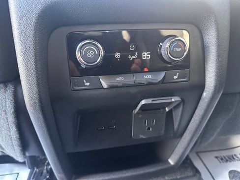 Used 2025 Chevrolet Traverse RS image 41