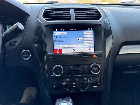 Used 2018 Ford Explorer XLT w/ Equipment Group 202A image 18