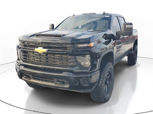 Used 2024 Chevrolet Silverado 2500 Custom w/ Custom Value Package image 2