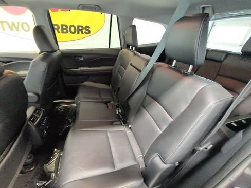 Used 2017 Honda Pilot Touring image 32