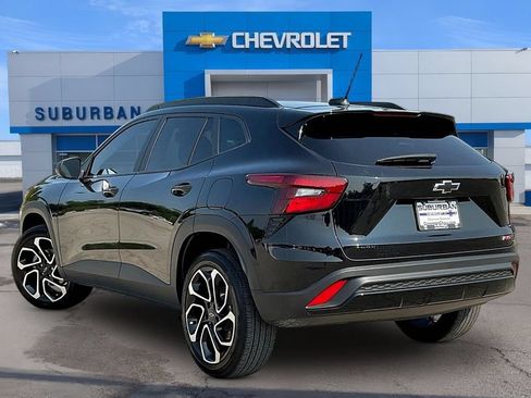 Used 2025 Chevrolet Trax RS FWD image 3