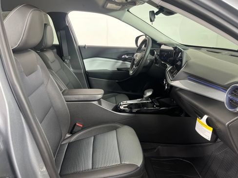 New 2026 Chevrolet Trax LT w/ Driver Confidence Package FWD image 5