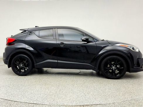 Used 2018 Toyota C-HR XLE FWD image 4