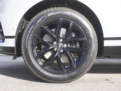 New 2026 Land Rover Range Rover Velar Dynamic SE image 32