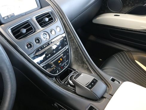 Used 2019 Aston Martin DB11 Volante RWD image 15