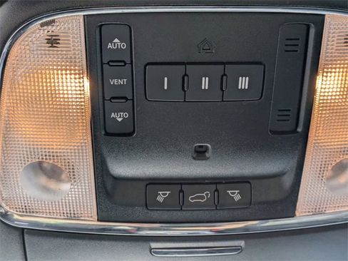 Used 2021 Jeep Grand Cherokee Limited image 25