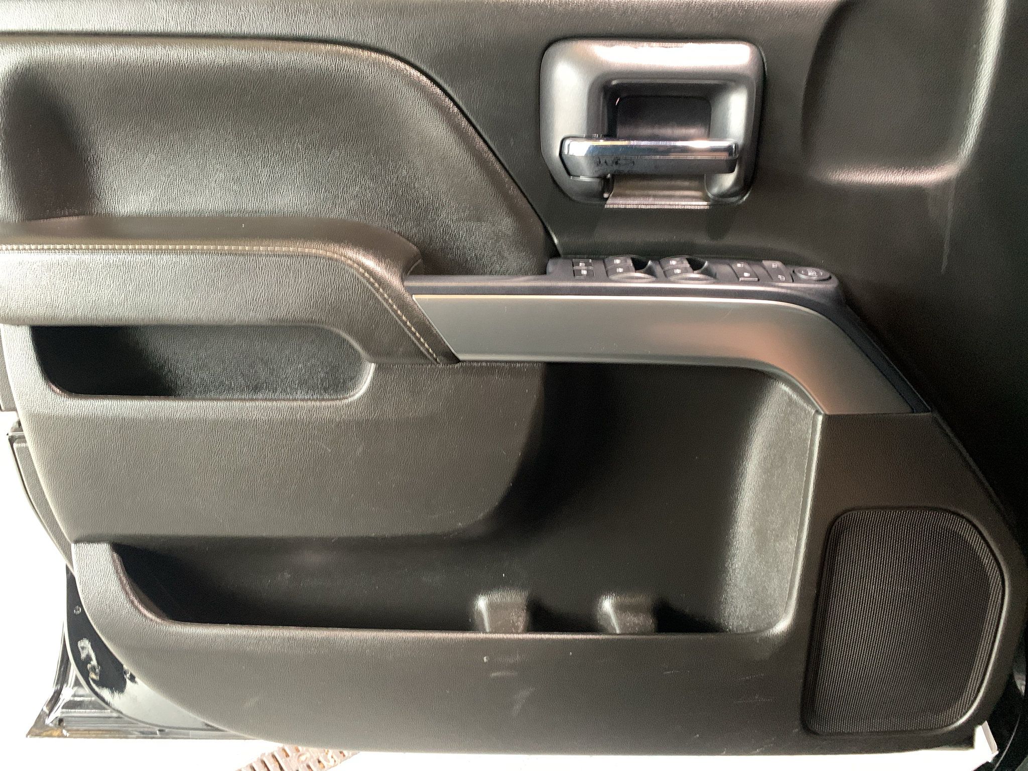 Used 2018 Chevrolet Silverado 1500 LT AWD/4WD image 23