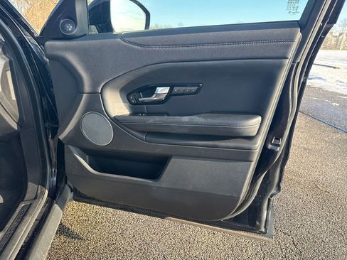 Used 2019 Land Rover Range Rover Evoque SE Premium image 15