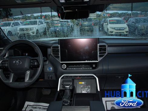 Used 2024 Toyota Sequoia Platinum AWD/4WD image 18