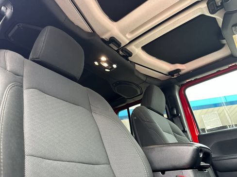 Used 2022 Jeep Gladiator Sport image 23