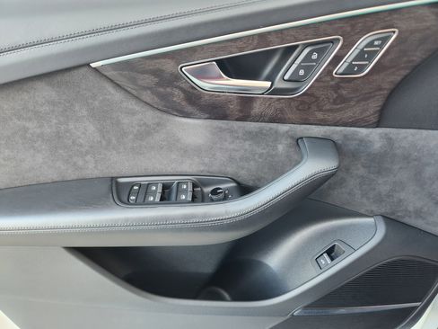 Used 2021 Audi Q8 Prestige w/ Prestige Package image 22