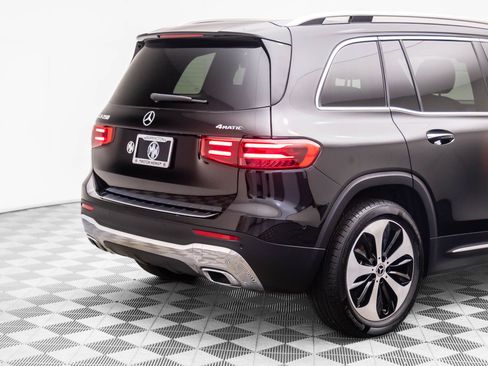 Used 2024 Mercedes-Benz GLB 250 4MATIC w/ Exclusive Package image 37