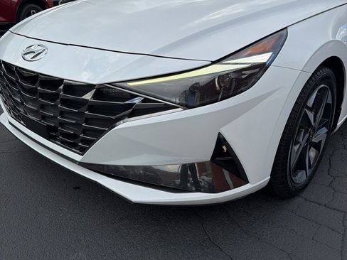 Used 2022 Hyundai Elantra Limited image 9
