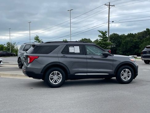 Used 2021 Ford Explorer XLT w/ Equipment Group 202A AWD/4WD image 8