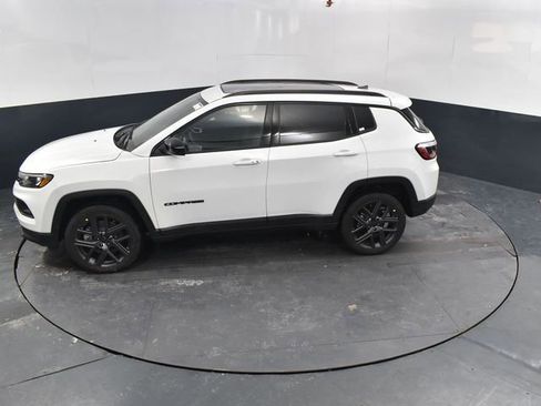 New 2026 Jeep Compass Latitude w/ Sun and Sound Group image 36