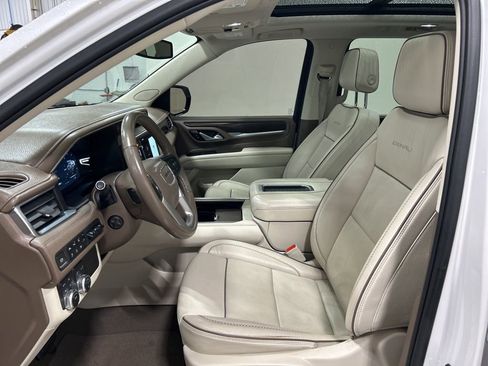 Used 2022 GMC Yukon XL Denali image 10