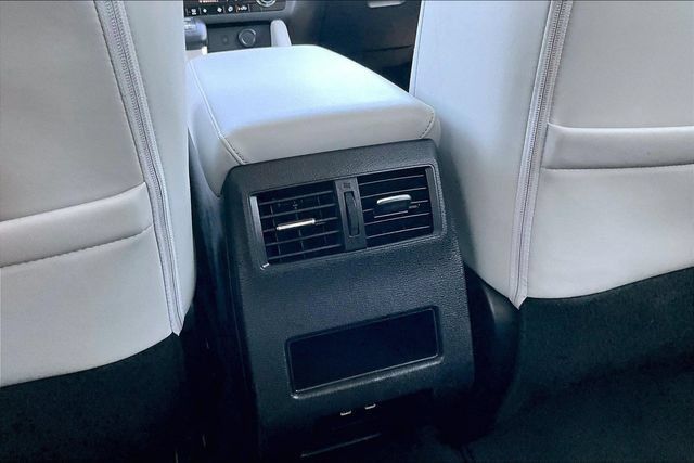 Used 2025 Mitsubishi Outlander SE FWD image 10