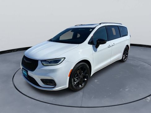 Used 2025 Chrysler Pacifica Limited FWD image 10