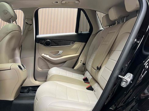 Used 2018 Mercedes-Benz GLC 300 4MATIC image 32