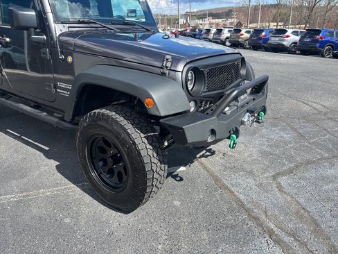 Used 2018 Jeep Wrangler Unlimited Sport S image 6